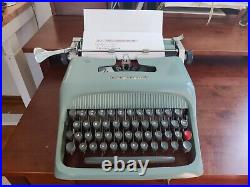 Underwood Olivetti Studio 44 portable typewriter -EXCELLENT CONDITION VIDEO